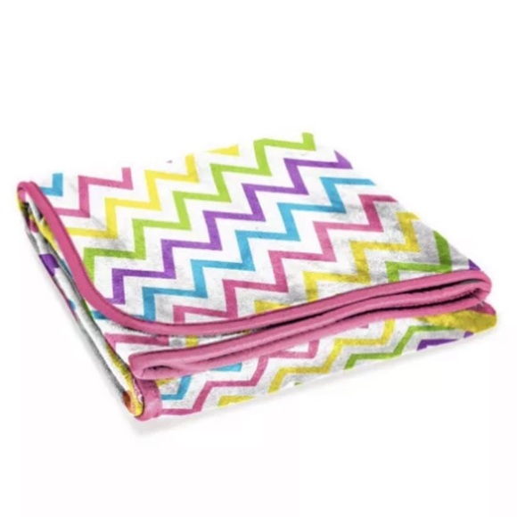 Little Miss Matched 'Be Fearless' Star Microfiber 46" x 60" Throw. - Picture 9 of 10